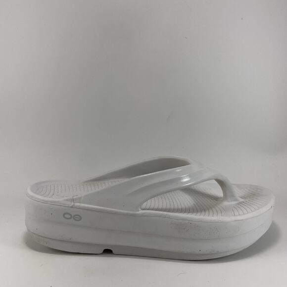 OOFOS OOmega OOlala Stack Womens Size 9 White Recovery Flip Flops Thong Sandals - Picture 1 of 9